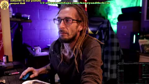Snapshot of honeyand_thebear chatting on 01/16/25, 12:53 Honey and Bear online show from 01/16/25, 12:53