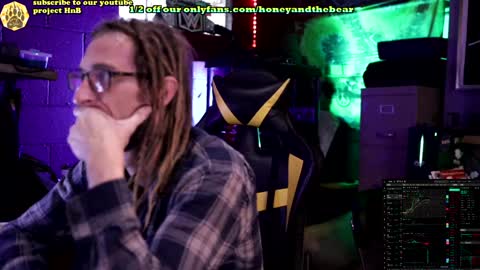 Snapshot of honeyand_thebear chatting on 01/17/25, 01:03 Honey and Bear online show from 01/17/25, 01:03