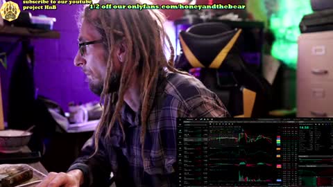 Snapshot of honeyand_thebear chatting on 01/17/25, 04:57 Honey and Bear online show from 01/17/25, 04:57