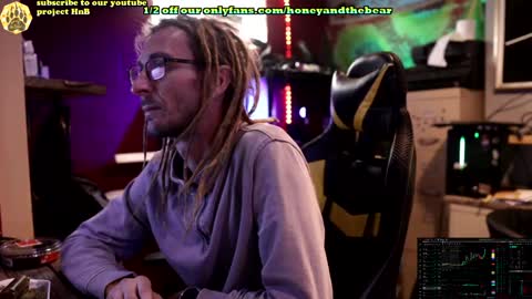 Snapshot of honeyand_thebear chatting on 01/29/25, 04:08 Honey and Bear online show from 01/29/25, 04:08