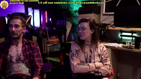 Snapshot of honeyand_thebear chatting on 02/04/25, 06:25 Honey and Bear online show from 02/04/25, 06:25