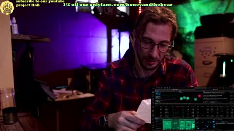 Snapshot of honeyand_thebear chatting on 02/05/25, 12:49 Honey and Bear online show from 02/05/25, 12:49