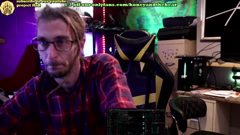 Snapshot of honeyand_thebear chatting on 02/05/25, 03:52 Honey and Bear online show from 02/05/25, 03:52