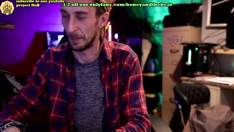 Snapshot of honeyand_thebear chatting on 02/06/25, 03:16 Honey and Bear online show from 02/06/25, 03:16