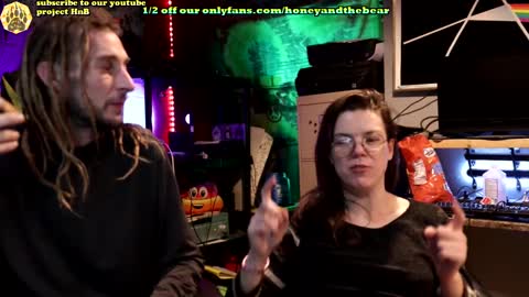 Snapshot of honeyand_thebear chatting on 02/13/25, 03:39 Honey and Bear online show from 02/13/25, 03:39