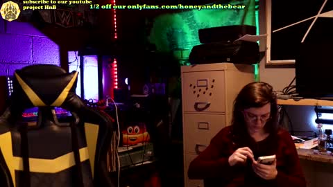 Snapshot of honeyand_thebear chatting on 02/18/25, 02:59 Honey and Bear online show from 02/18/25, 02:59