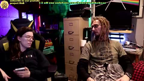 Snapshot of honeyand_thebear chatting on 02/21/25, 03:23 Honey and Bear online show from 02/21/25, 03:23