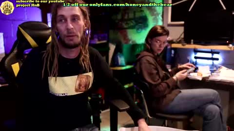 Snapshot of honeyand_thebear chatting on 03/11/25, 02:10 Honey and Bear online show from 03/11/25, 02:10