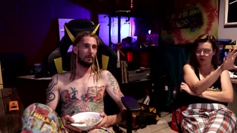 Snapshot of honeyand_thebear chatting on 09/10/25, 02:22 Honey and Bear online show from 09/10/25, 02:22