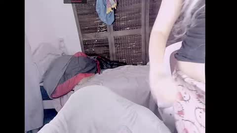 Honey Apple Alaska online show from 10/25/25, 03:14