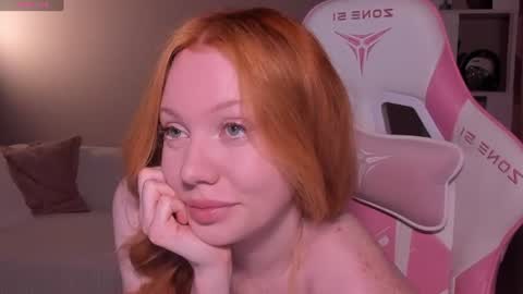 Snapshot of honeyautumn chatting on 06/18/26, 02:43 honeyautumn online show from 06/18/26, 02:43