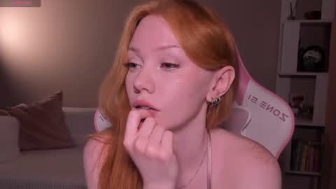 Snapshot of honeyautumn chatting on 06/27/26, 06:13 honeyautumn online show from 06/27/26, 06:13