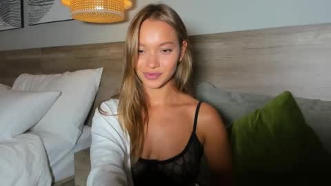 Snapshot of honeybae3 chatting on 04/23/26, 10:58 Kira Instagram asaphoney Fansly asaphoney online show from 04/23/26, 10:58