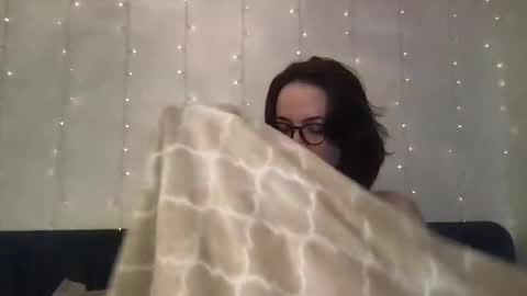 Snapshot of honeybeexx69 chatting on 02/22/25, 06:39 HoneyBeeXx69 online show from 02/22/25, 06:39