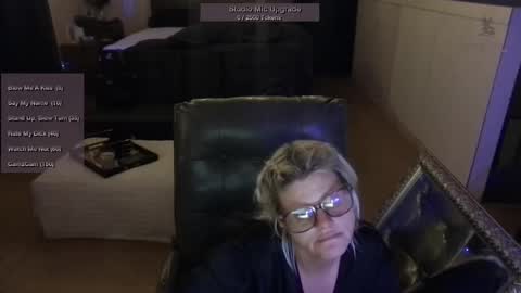 Snapshot of honeybuhnny chatting on 03/13/26, 03:40 honeybuhnny online show from 03/13/26, 03:40