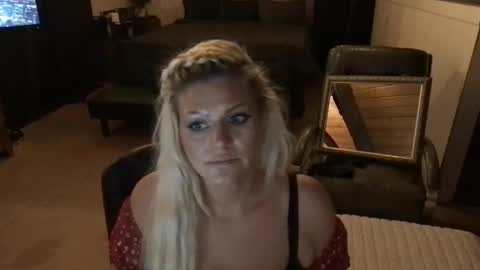 Snapshot of honeybuhnny chatting on 03/27/26, 07:03 honeybuhnny online show from 03/27/26, 07:03