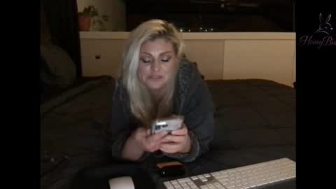 Snapshot of honeybuhnny chatting on 03/28/26, 06:57 honeybuhnny online show from 03/28/26, 06:57