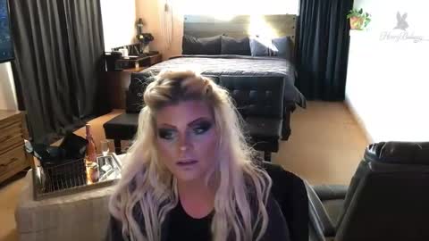 Snapshot of honeybuhnny chatting on 03/30/26, 01:39 honeybuhnny online show from 03/30/26, 01:39