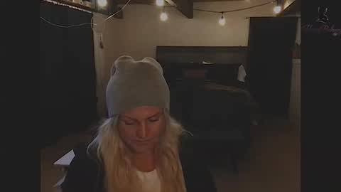 Snapshot of honeybuhnny chatting on 04/21/26, 09:15 honeybuhnny online show from 04/21/26, 09:15