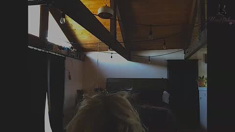 Snapshot of honeybuhnny chatting on 04/21/26, 09:39 honeybuhnny online show from 04/21/26, 09:39