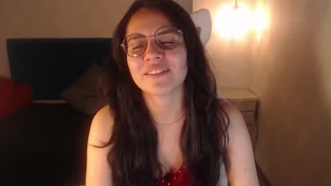 Snapshot of honeybuu_ chatting on 03/16/26, 04:33 Emily online show from 03/16/26, 04:33