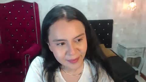 Snapshot of honeybuu_ chatting on 04/22/26, 03:02 Emily online show from 04/22/26, 03:02