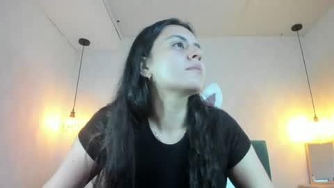 Snapshot of honeybuu_ chatting on 07/19/26, 02:21 Emily online show from 07/19/26, 02:21