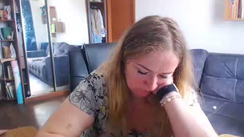 Snapshot of honeydewmolly chatting on 05/23/26, 11:25 HoneydewMolly online show from 05/23/26, 11:25