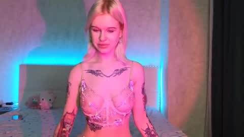 Snapshot of honeygold__ chatting on 10/10/25, 02:10 Lisa online show from 10/10/25, 02:10