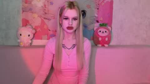 Snapshot of honeygold__ chatting on 11/17/25, 05:30 Lisa online show from 11/17/25, 05:30