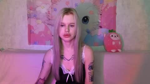 Snapshot of honeygold__ chatting on 12/02/25, 04:07 Lisa online show from 12/02/25, 04:07