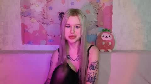 Snapshot of honeygold__ chatting on 12/03/25, 05:15 Lisa online show from 12/03/25, 05:15