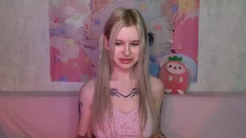 Snapshot of honeygold__ chatting on 12/15/25, 03:55 Lisa online show from 12/15/25, 03:55