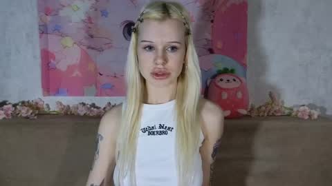 Snapshot of honeygold__ chatting on 03/24/26, 03:33 Lisa online show from 03/24/26, 03:33