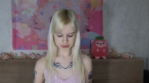 Snapshot of honeygold__ chatting on 03/25/26, 04:51 Lisa online show from 03/25/26, 04:51