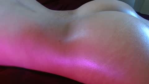 Snapshot of honeygoldenbaddie24 chatting on 09/19/25, 05:13 honeygoldenbaddie24 online show from 09/19/25, 05:13