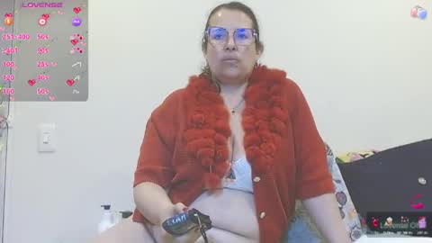 Snapshot of honeyhotpaty chatting on 05/09/26, 03:45 sofia online show from 05/09/26, 03:45