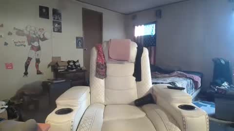 Snapshot of honeylovelace777 chatting on 12/05/25, 09:00 Heather Lovelace online show from 12/05/25, 09:00