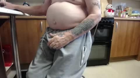 honeymaster290 online show from 12/16/25, 02:55