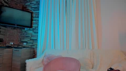 Snapshot of honeymoann chatting on 06/06/26, 06:51 Alexia online show from 06/06/26, 06:51