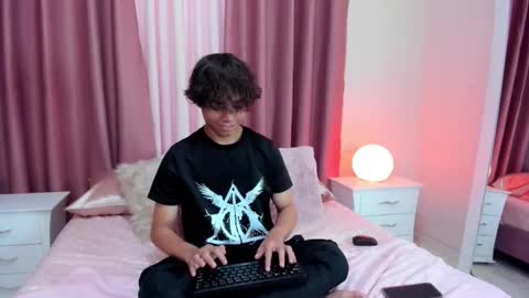 Snapshot of honeymoon_sariel chatting on 10/16/25, 07:37 honeymoon_sariel online show from 10/16/25, 07:37