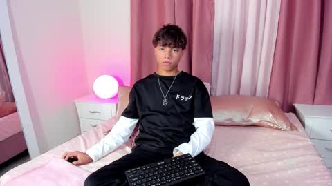 Snapshot of honeymoon_sariel chatting on 11/14/25, 08:40 honeymoon_sariel online show from 11/14/25, 08:40