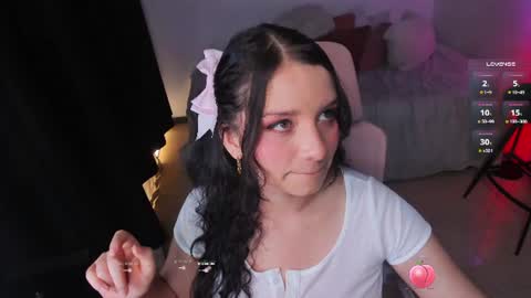 Snapshot of honeymoontea chatting on 06/12/26, 12:42 online show from 06/12/26, 12:42