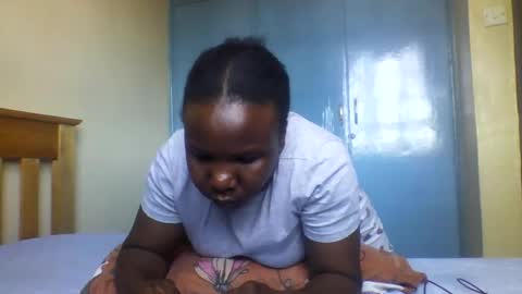 Honeymuny online show from 11/22/25, 07:40