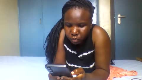 Honeymuny online show from 12/18/25, 09:04