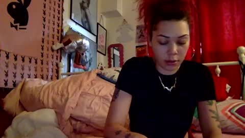 Snapshot of honeyruby chatting on 01/06/25, 08:07 Ruby Sparks online show from 01/06/25, 08:07