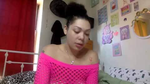 Snapshot of honeyruby chatting on 10/22/25, 03:34 Ruby Sparks online show from 10/22/25, 03:34