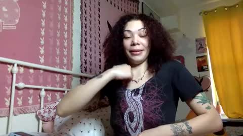 Snapshot of honeyruby chatting on 03/10/26, 01:05 Ruby Sparks online show from 03/10/26, 01:05