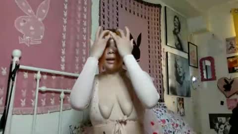 Snapshot of honeyruby chatting on 05/08/26, 01:16 Ruby Sparks online show from 05/08/26, 01:16