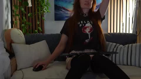 Snapshot of honeyumtoast chatting on 10/15/25, 03:28 Noelle online show from 10/15/25, 03:28